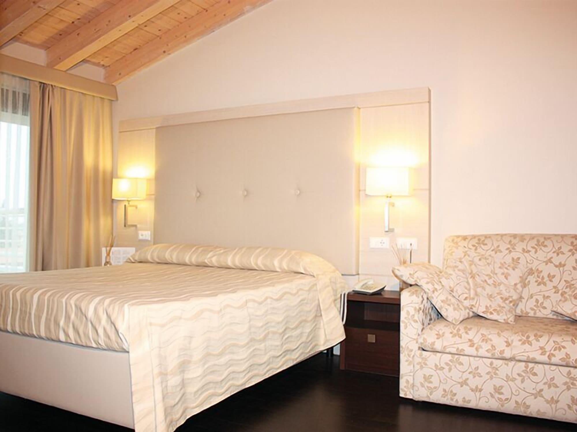 Hotel Porto Azzurro Сирмионе Екстериор снимка