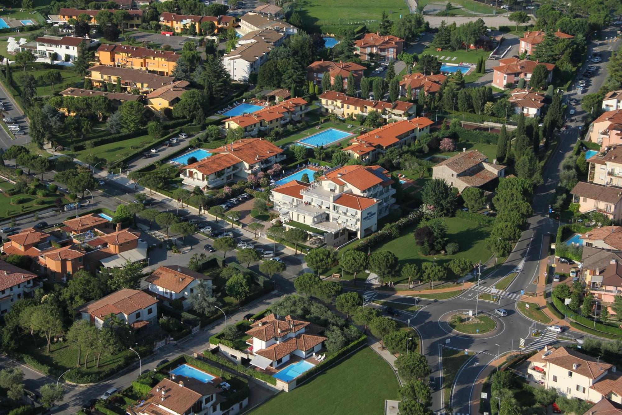 Hotel Porto Azzurro Сирмионе Екстериор снимка